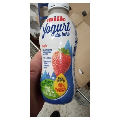 Milk питьевой йогурт со вкусом клубники, 500 г