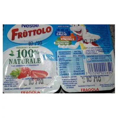 Nestlé Fruttolo strawberry curd dessert, 50 g