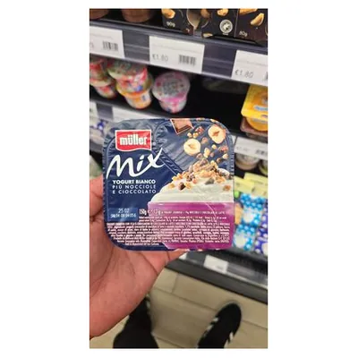 Müller Mix white yogurt with chocolate-coated hazelnuts, 150 g