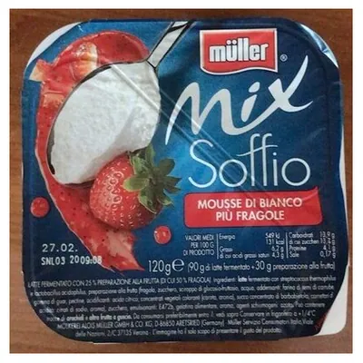 Müller Mix Soffio whipped strawberry yogurt, 120 g