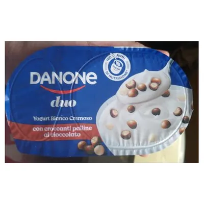 Danone кремовый белый йогурт Duo с хрустящими шоколадными шариками, 98 г
