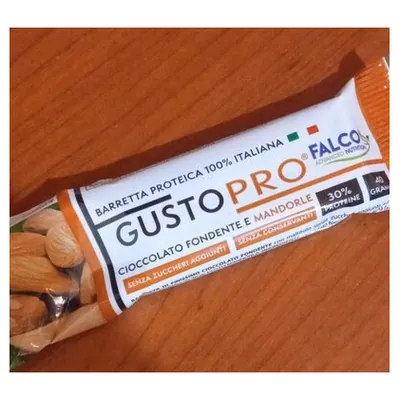 GustoPro protein bar, dark chocolate and almond, 40 g