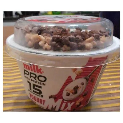 Milk Pro протеиновый йогурт Mix белый с шоколадом и фундуком, 180 г