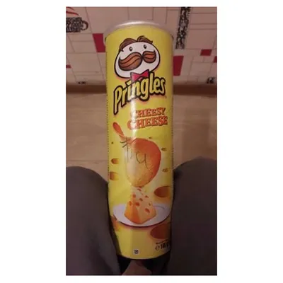 Pringles cheesy cheese crisps, 165 g