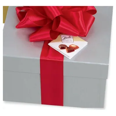 Hamlet Belgian Chocolates With Red Ribbon Gift Cube boxed chocolates, 800 g