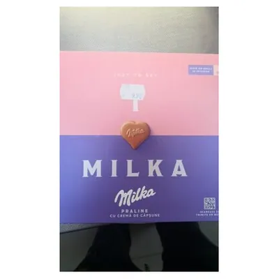 Milka шоколад с альпийским молоком и ягодной начинкой, 110 г