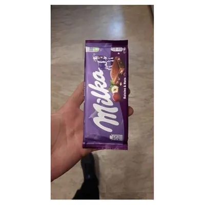 Milka chocolate with raisins and nuts, 90 g